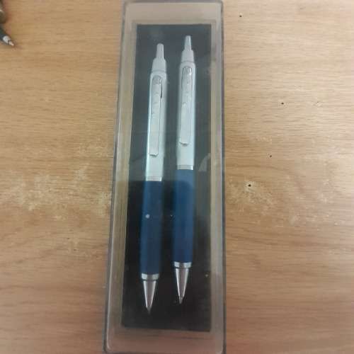 2 x pens in set