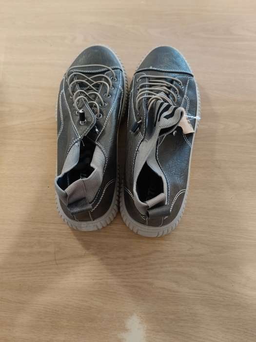 1 x pair of brown shoes new