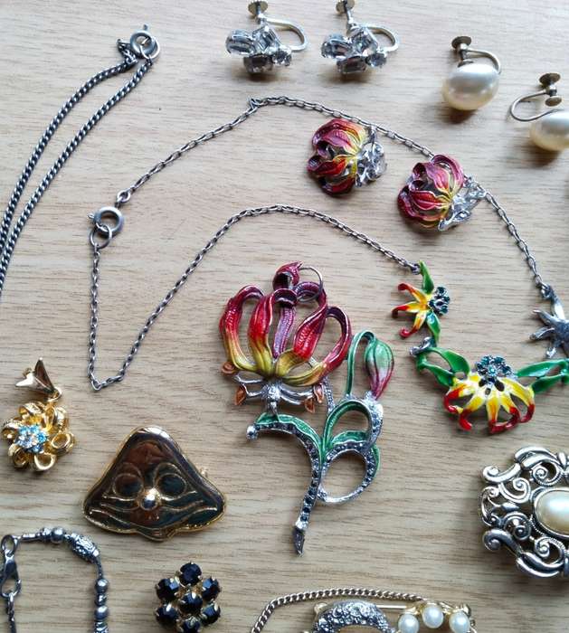 Large collection of Vintage and Costume Jewelry e J