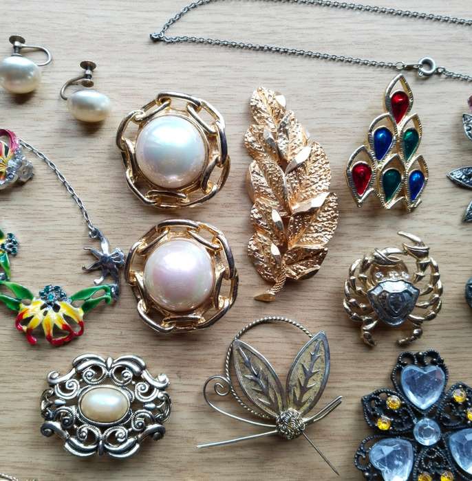 Large collection of Vintage and Costume Jewelry e J