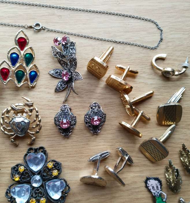 Large collection of Vintage and Costume Jewelry e J