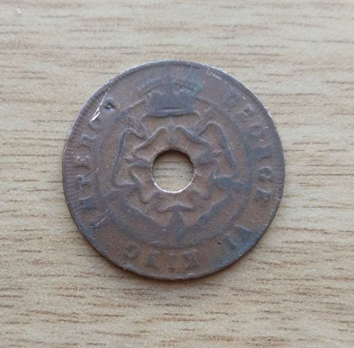 Error Rhodesia one Penny's. Thinner and little smaller in size. Original weight is 6.46 grams.