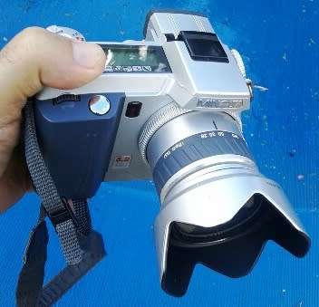 MINOLTA  DIMAGE 7 DIGITAL CAMERA ( TAKES 3 X AA BATTERIES)