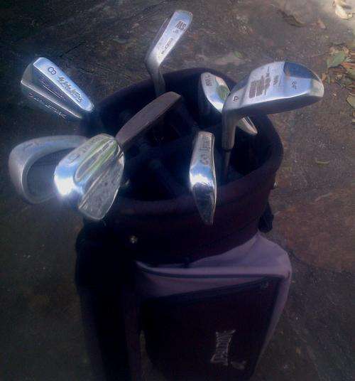 GOLF CLUBS  ASSORTED  MAKES 3,5,6,7,8,9 ,+BAG +S W +PW+ PUTTER