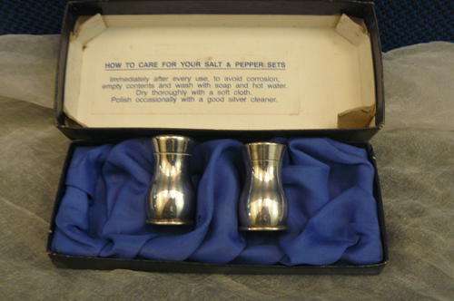 SALT AND PEPPER SET BOXED