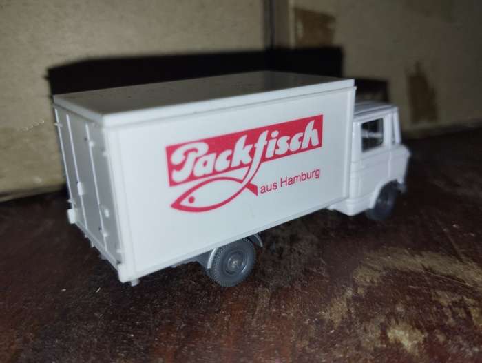 Wiking Mercedes Benz L408 Transporter - Packfisch - 1/87 Scale