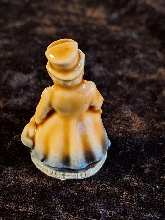 Wade Whimsies - Nursery Rhymes - Dr Foster 1970`s.