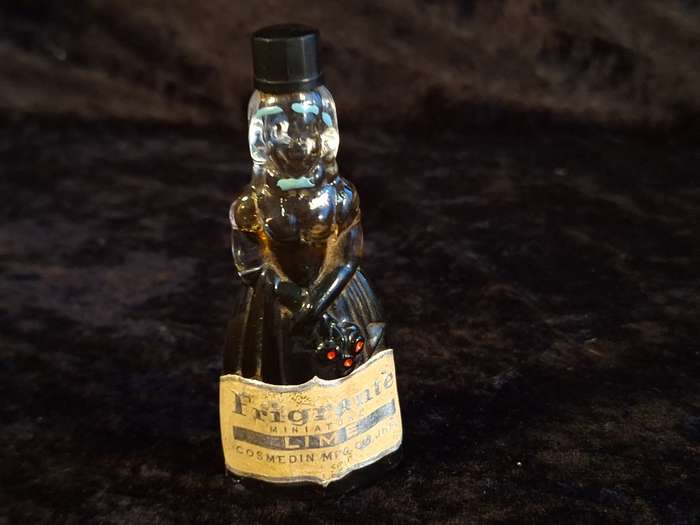 Beautiful Vintage Glass Liquor Bottle.