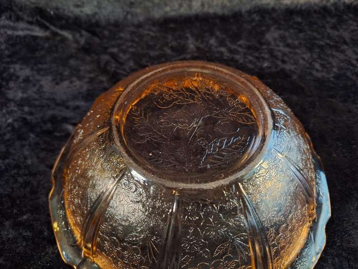 Beautiful Vintage Pressed Glass Fruit Bowl.