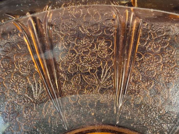 Beautiful Vintage Pressed Glass Fruit Bowl.