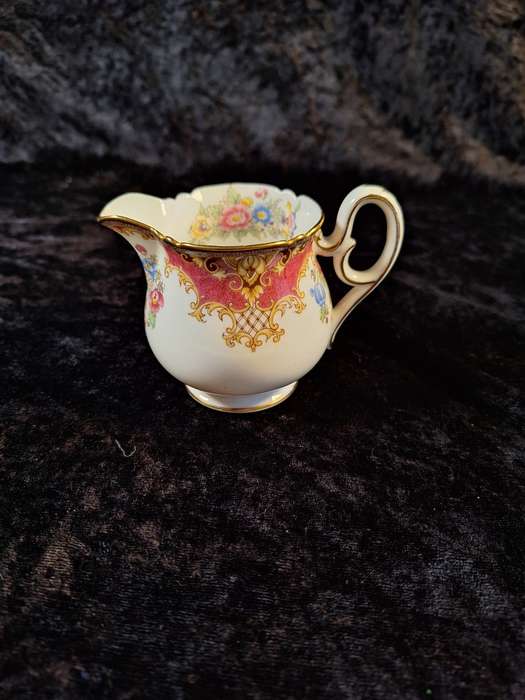 Stunning Shelley - Sheraton Coffee Creamer.