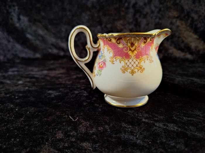 Stunning Shelley - Sheraton Coffee Creamer.
