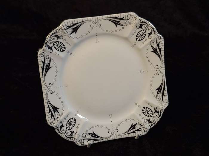 Shelley - Queen Ann Shape - Black Garland Small Plate.
