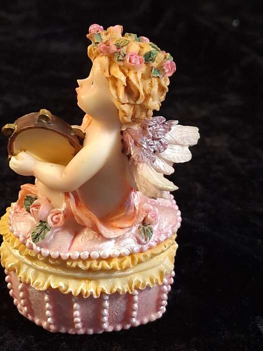 Resin Heart Shape Trinket Box with Cherub