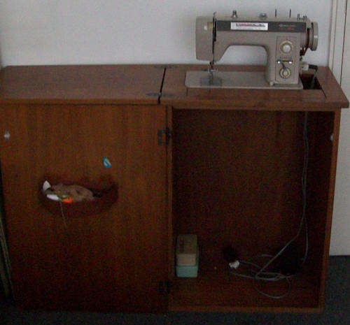 #LOW START# Empisal Super Automatic Pacesetter - including fold away wooden cabinet