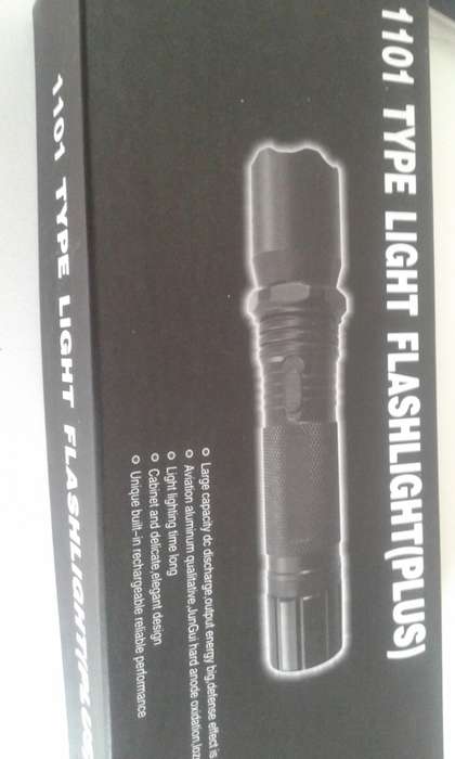 1101 FLASHLIGHT AND TAZER