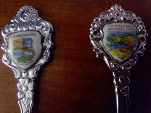 VINTAGE SOUVENIR SPOONS ( 8 SPOONS)