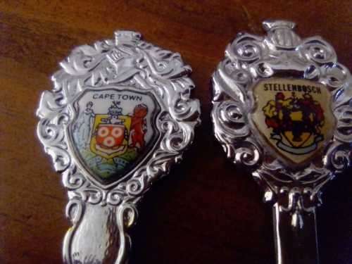 VINTAGE SOUVENIR SPOONS ( 4 SPOONS)