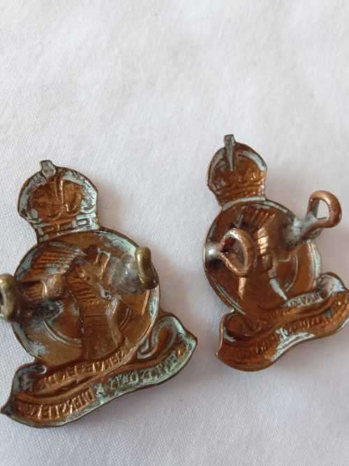 SADF - SA ARMY Q-SERVICES CORPS (WW2) COLLAR BADGE SET - VERY RARE