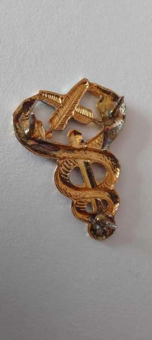 SADF / SA ARMY/ SAMS TECHNICAL & ADMINISTRATION PERSONNEL  BI-METAL BREAST BADGE  --- with pins **