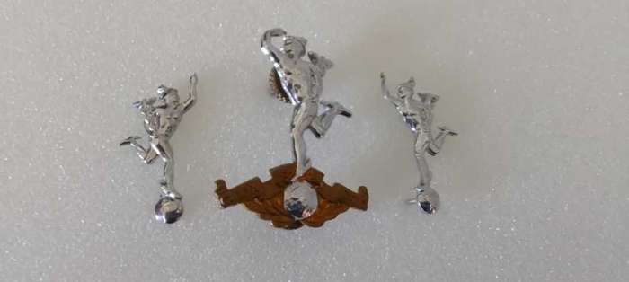 SADF/ SA ARMY SIGNAL CORPS CAP BADGE AND SET OF MESS DRESS BADGES