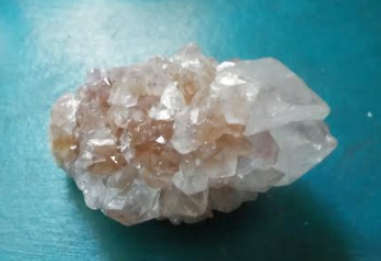 Boekenhout Spirit Quartz  contains the energies of the Earth, Air (Wind), Water and Fire
