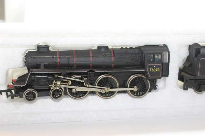 Bachmann : 4-6-0 BR Standard Locomotive