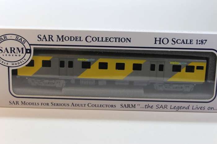 SARM :) South African Metro Plus 3rd Class Passenger Coach (Lima Couplers)
