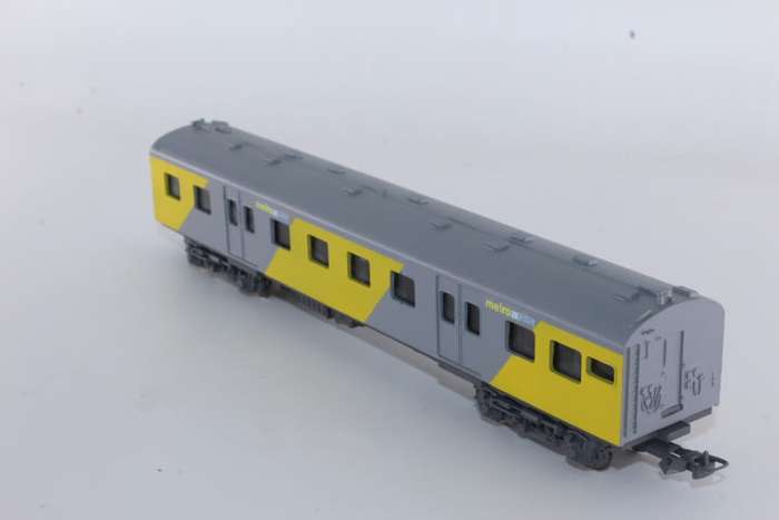 SARM: Metro Plus Suburban Passenger Coach (Lima Couplers)