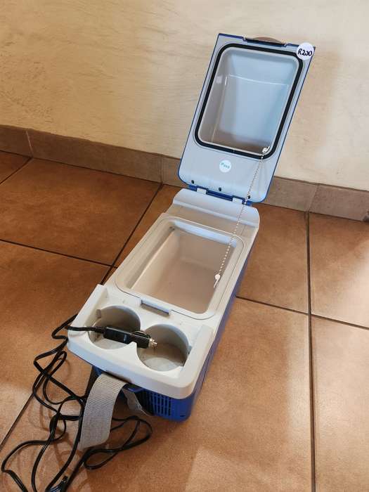 Travel cooler box 12V - Camp Master