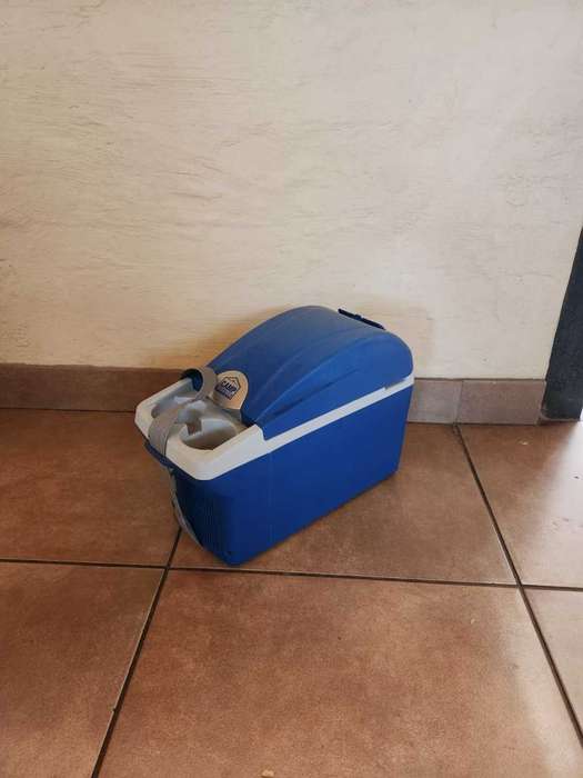 Travel cooler box 12V - Camp Master