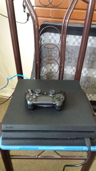 PS4 PRO 1TB CONSOLE + 1 CONTROLLER  + 2 GAMES (AS NEW)(EXCELLENT CONDITION)
