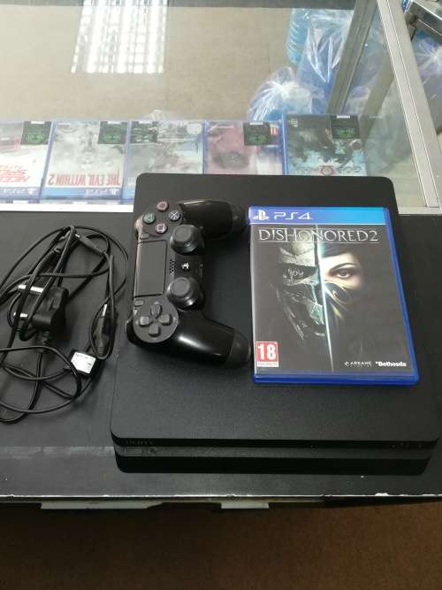 PS4 1TB SLIM CONSOLE + 1 CONTROLLER + 3 GAMES  ( LIKE NEW, 2 MONTHS OLD)