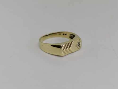 9ct Gold Gents Designer Handmade Wedding Ring. Size R