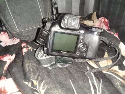 Fujifilm Finepix S6500fd Digital camera (Market Price R 5000)