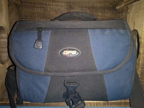 FUJIFILM HS10 CAMERA WITH A FLASH and CARRY BAG