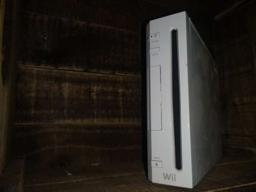 NINTENDO WII WITH 2 CONTROLLERS AND 2 NUNCHUCKS AND TOP SHOT ELITE