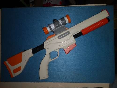 NINTENDO WII WITH 2 CONTROLLERS AND 2 NUNCHUCKS AND TOP SHOT ELITE