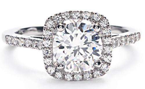 Extraordinary!! Sparkling 1.00ct Cr.Diamond and Accents Halo Engagement Ring - Size 7/N+