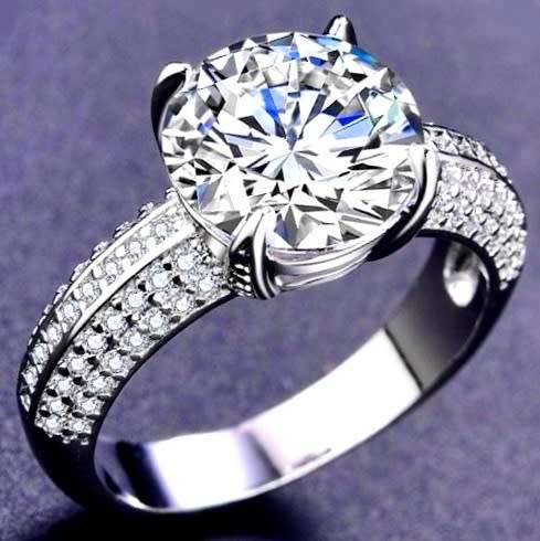 R1 Auction! Sparkling 4.76ct Cr.Diamond Solitaire and Pave Accens Engagement Ring. Size 7/N-O/17.5mm