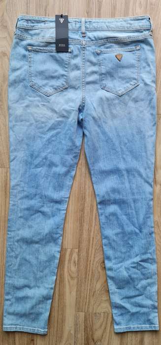 100% Original Guess Ladies Jeans - Guess Size 29 (Please see ladies chart sizes to get SA size)