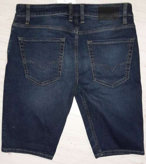 100% Original Guess Jeans Shorts Size 32 (Retail R799)