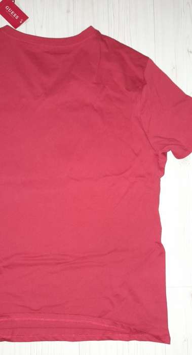 100% Original Mens Guess T-Shirt - Small (Retail R499)