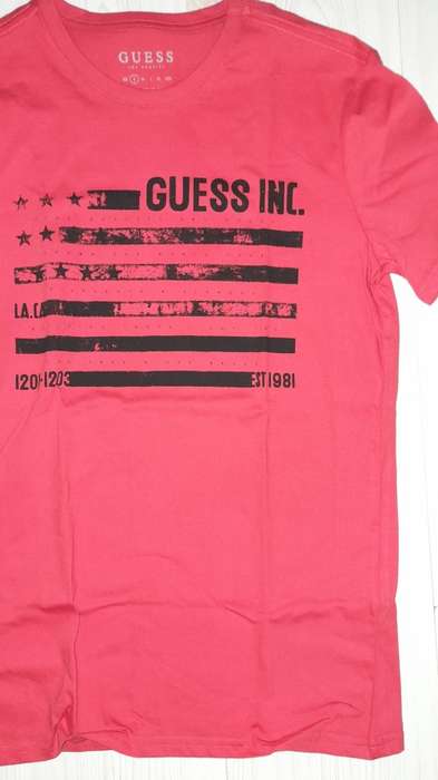 100% Original Mens Guess T-Shirt - Small (Retail R499)