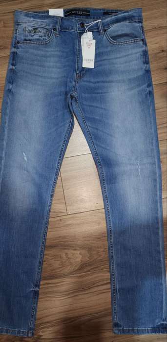 Guess Jeans - Men`s Slim Tapered Jeans Size : W32L32 (Retail R1299)