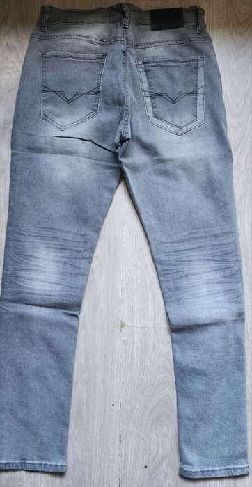 Guess Jeans - Men`s Skinny Jeans (Slim Tapered) Size : W32L32 (Retail R1499)