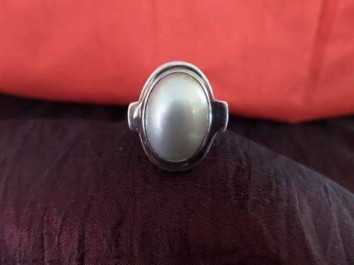 silver 925 interesting ring with pearl (8.4grams)