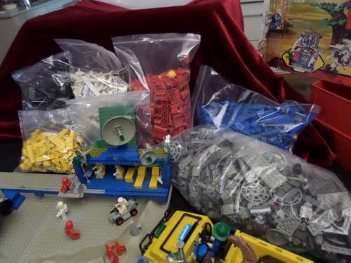 Huge quantity of Lego and Lego Set (+- 4000 pieces) Please view Photo's