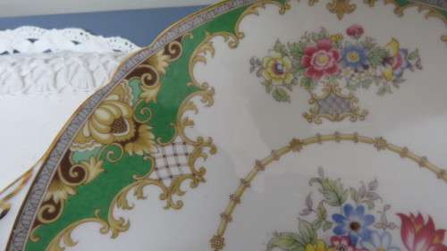 Pretty Vintage Shelley Fine Bone China Cake Plate With Flat Handles #13290. Made in England.