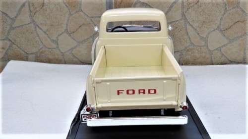 Boxed Yat Ming 1953 F-100 Pick Up Die Cast Metal Collection Deluxe Edition Scale 1:18 L: 26 cm